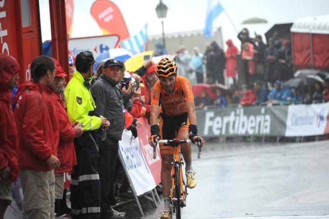 Sammy Sanchez (Euskaltel-Euskadi) finishes the Vuelta's 14th stage in miserable conditions