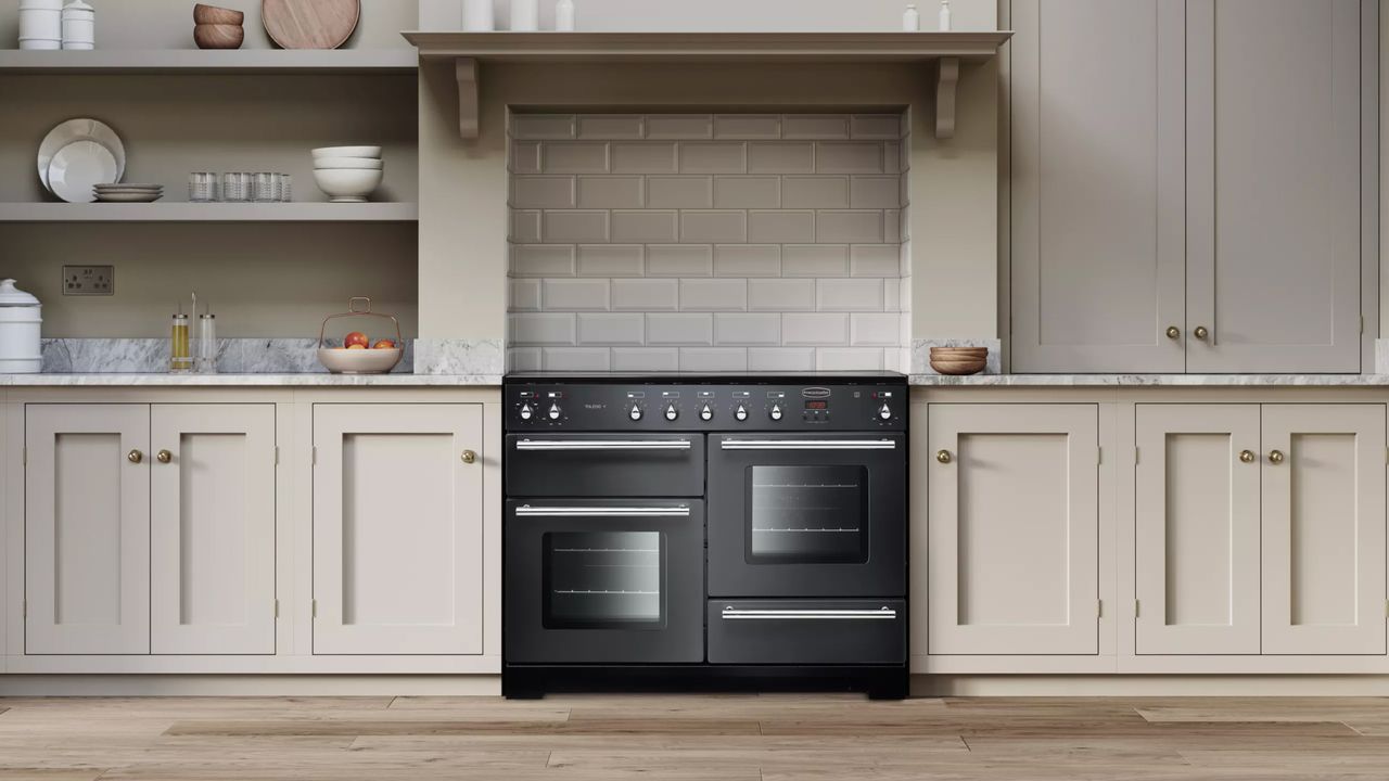 Range master cooker in cream kitchen