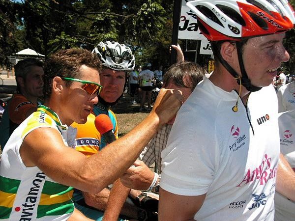 Robbie McEwen signs one of many autographs for Amy's Ride participants