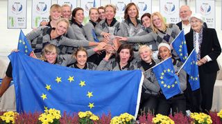 The 2007 Junior Solheim Cup team celebrates its win