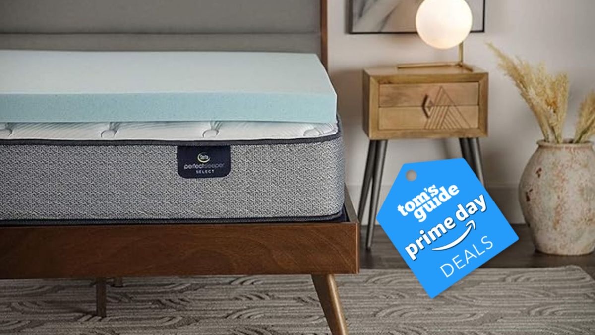 The image show the 3&quot; Serta mattress topper on a Serta mattress with a TRom&#039;s Guide Amazon Prime Day deal badge on top 