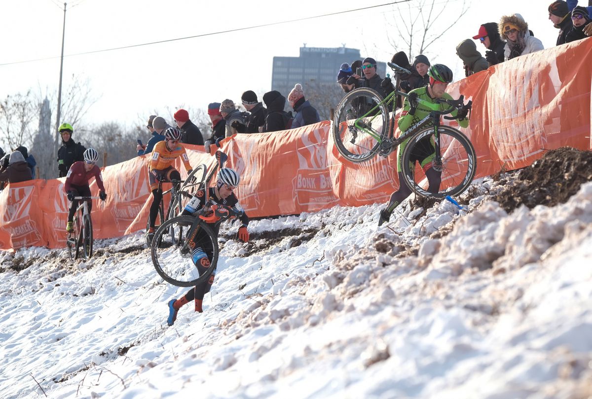 Stephen Hyde (Cannondale) got ahead by taking the B-line on the second lap