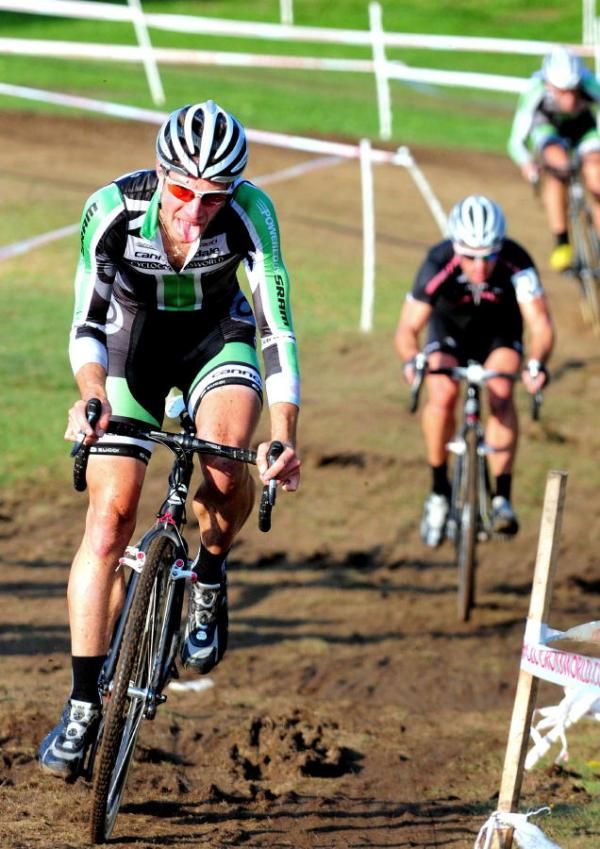Jeremy Powers (Cannondale/cyclocrossworld.com) forces the pace.