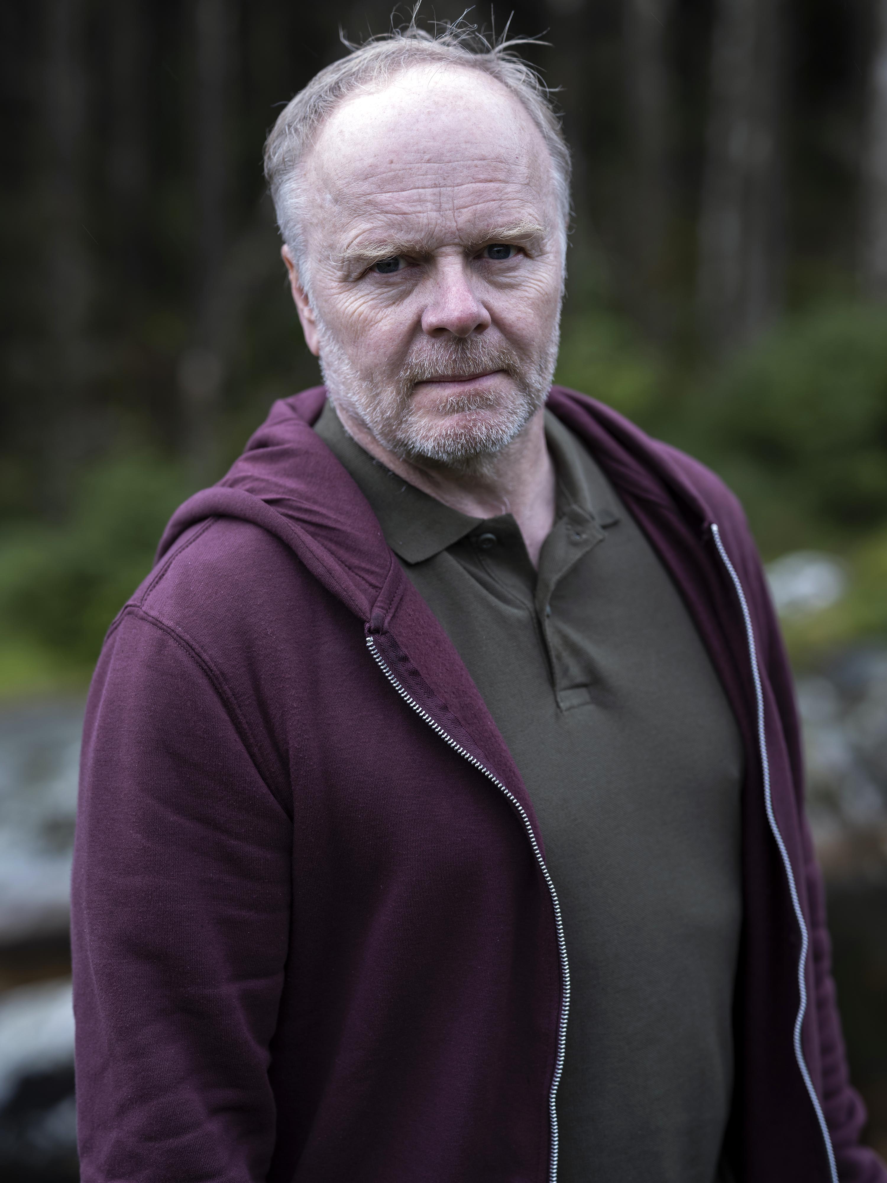 Jason Watkins as concerned dad Ed Collier.