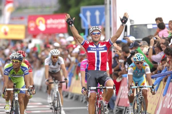Hushovd shows off the Norwegian national champion's jersey