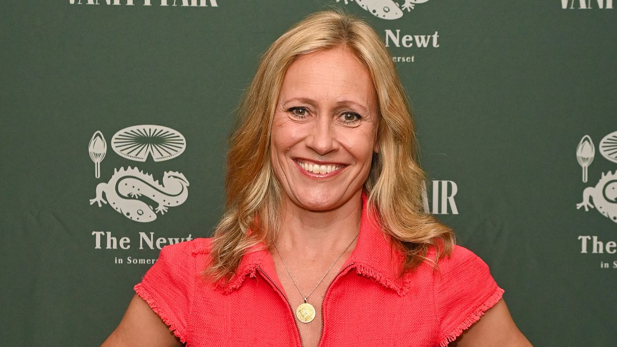 Sophie Raworth just wore the most flattering, zip-up front jumpsuit - Vimarsana News