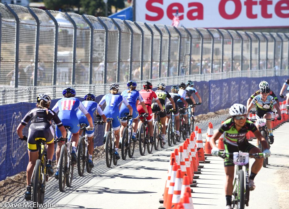 The lead group of ten led by Rebecca Henderson pass by a chase group coming in the opposite direction