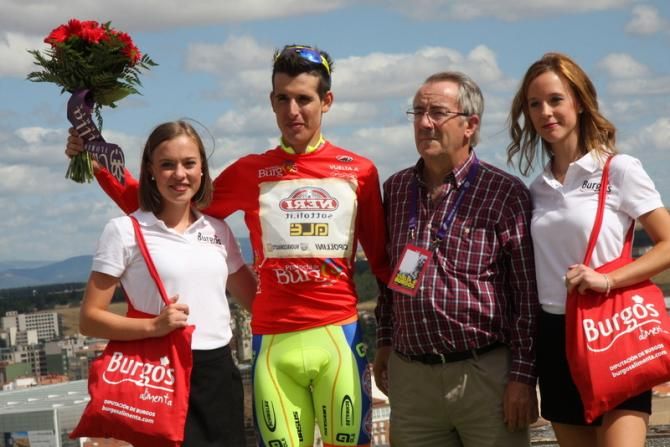 Mirko Tedeschi (Neri Sottoli), King of the Mountains. The transfer of his leader jersey was printed backwards
