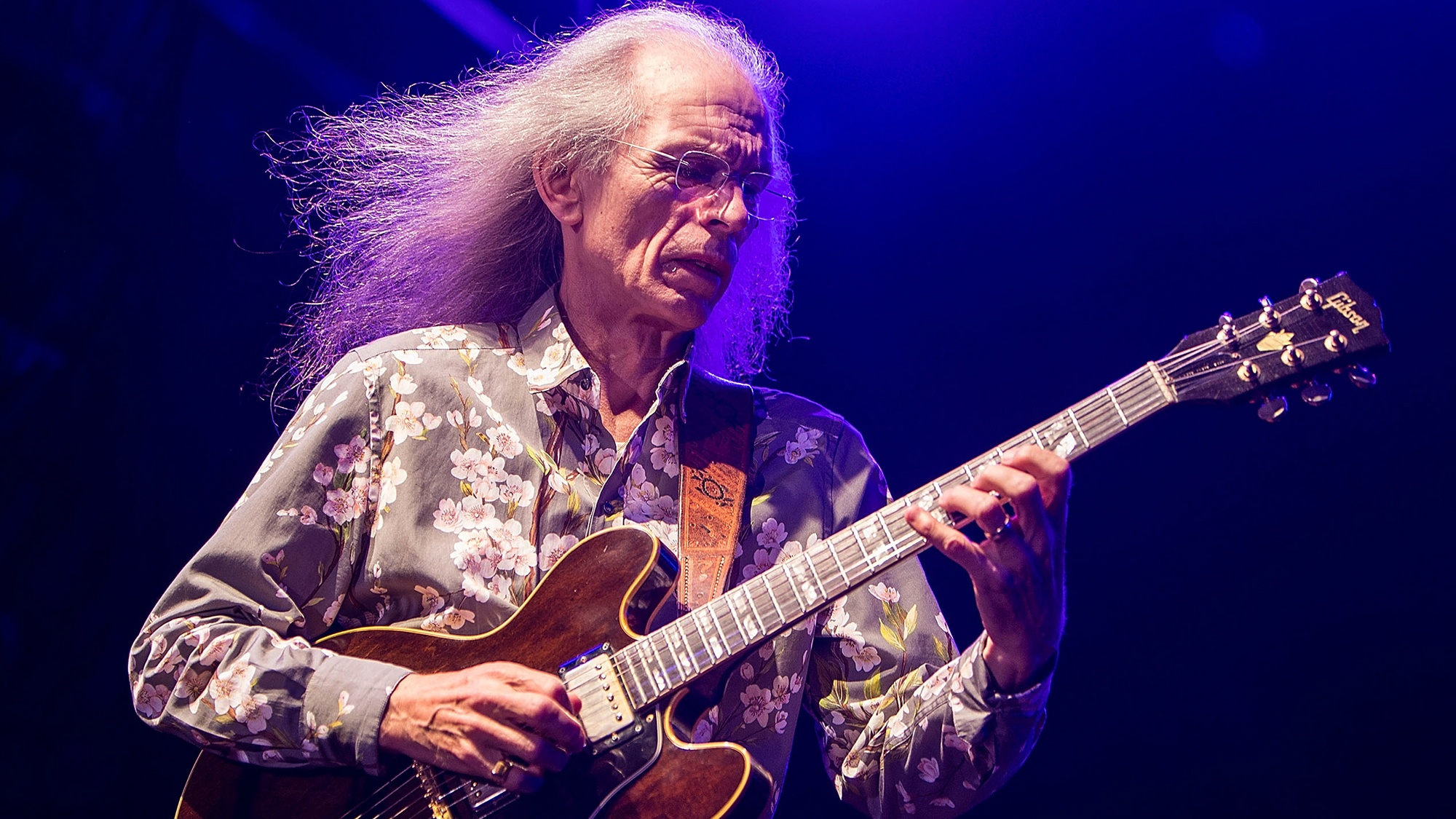 Steve Howe performs on stage with Yes on August 18, 2014 in San Diego, California.