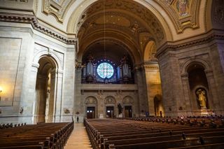 Cathedral of St. Paul uses Renkus-Heinz Iconyx