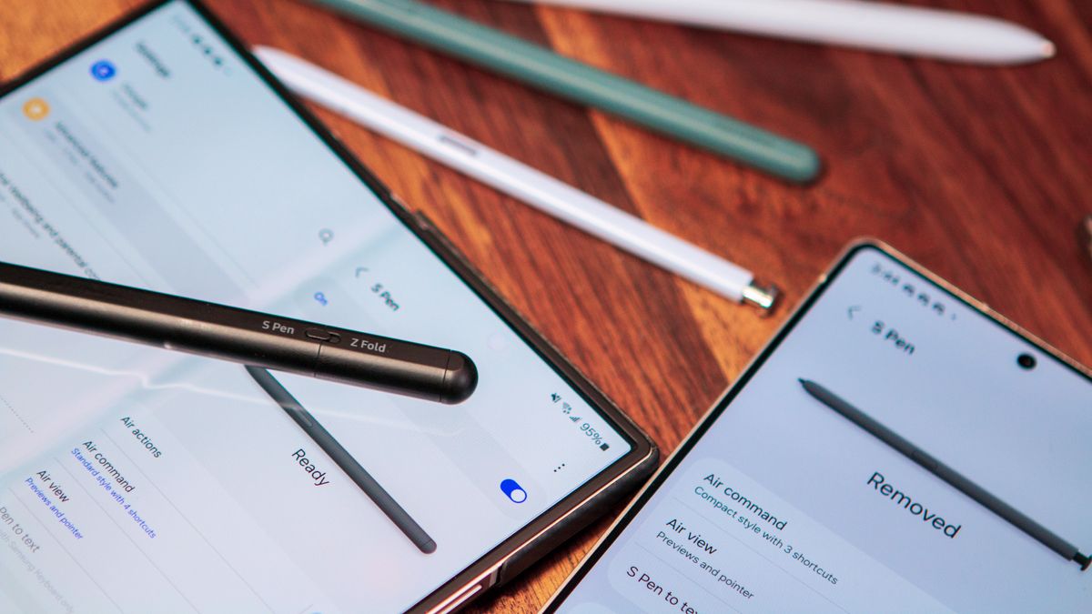 S Pen Pro on Galaxy Z Fold 6 next to Galaxy S25 Ultra