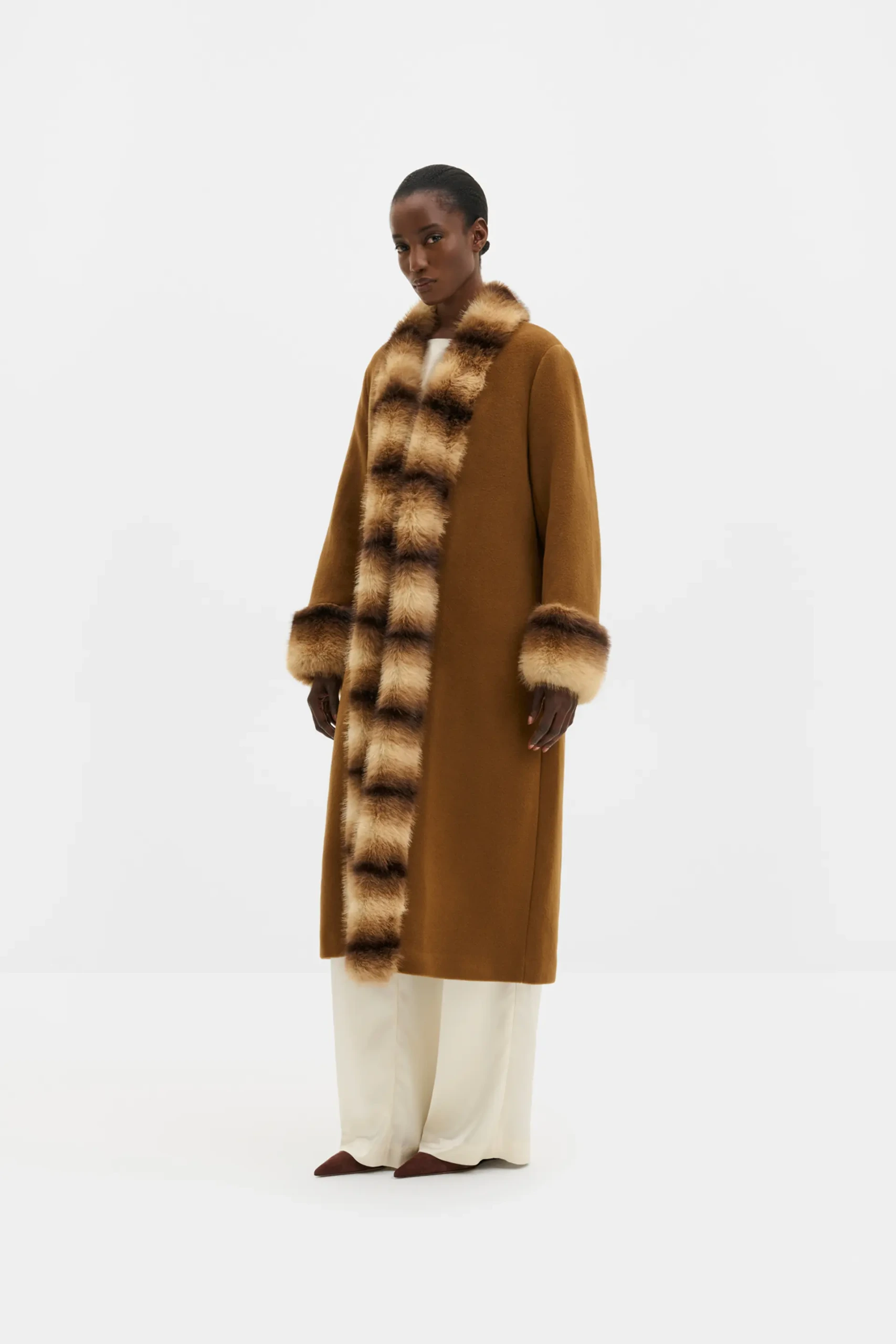 Long wool and cashmere coat with faux fur
