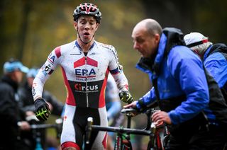 Laurens Sweeck (ERA Real Estate - Circus) comes in for a bike change