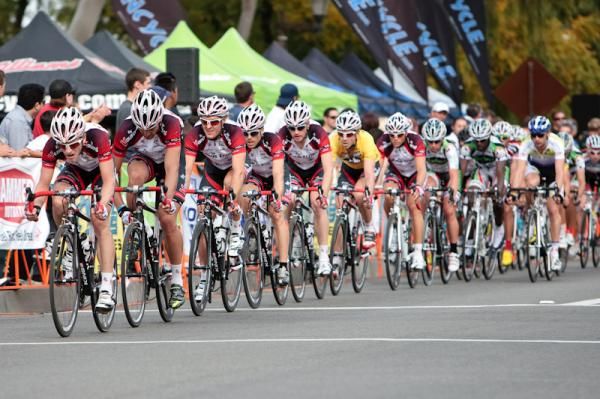 Fly V Australia comes to the front at the end to keep the jersey safe.
