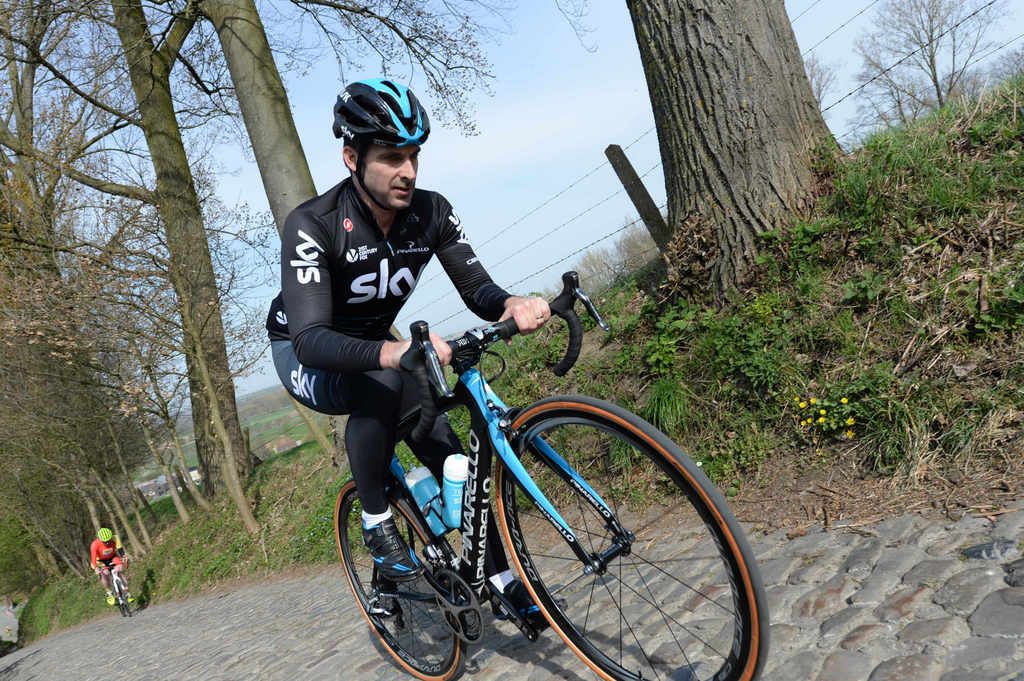 Sky's DS Servais Knaven went for a pedal