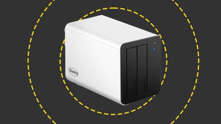 The TerraMaster F2-425 Plus on the ITPro background