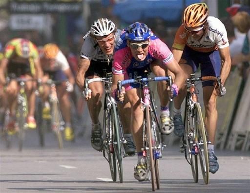 South Africa's Robbie Hunter (Lampre) is metres away from winning the 1999 Vuelta's first stage, Hunter's first professional victory.