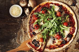Chicken, mushroom and tomato pizza recipe