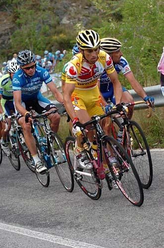 Gilberto Simoni (Saunier Duval) rides within himself on stage 12