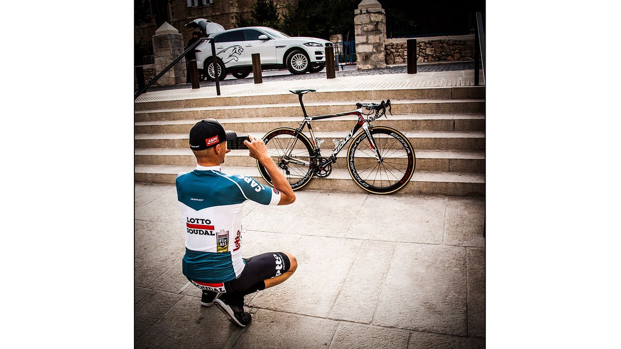 Hansen photographs his new bike ahead of the Giro start in Israel