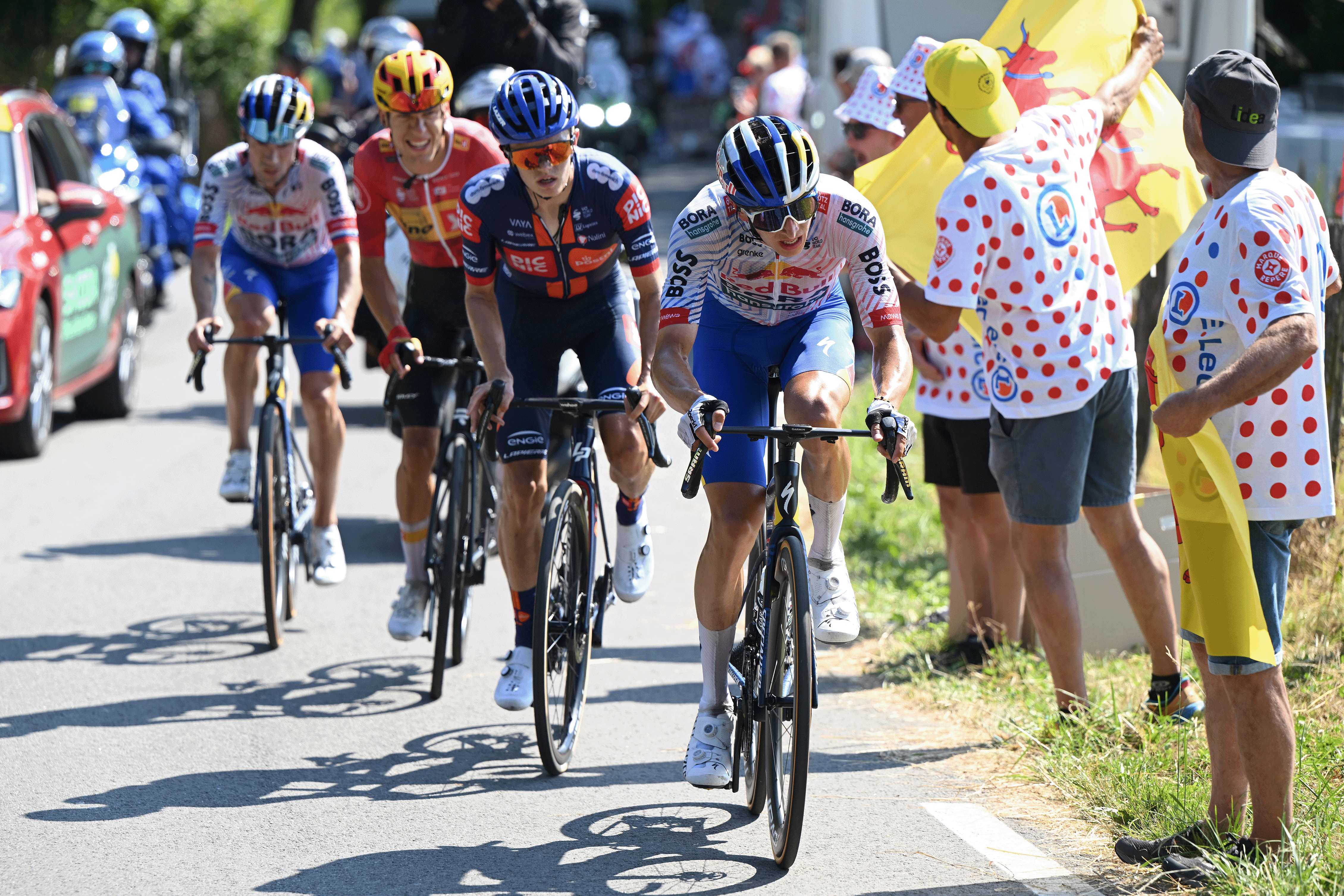 HAUTACAM, FRANCE - JULY 17: (L-R) Oscar Onley of Great Britain and Team Picnic PostNL and Florian Lipowitz of Germany and Team Red Bull - BORA - hansgrohe compete during the 112th Tour de France 2025, Stage 12 a 180.6km stage from Auch to Hautacam 1519m / #UCIWT / on July 17, 2025 in Hautacam, France. (Photo by Dario Belingheri/Getty Images)
