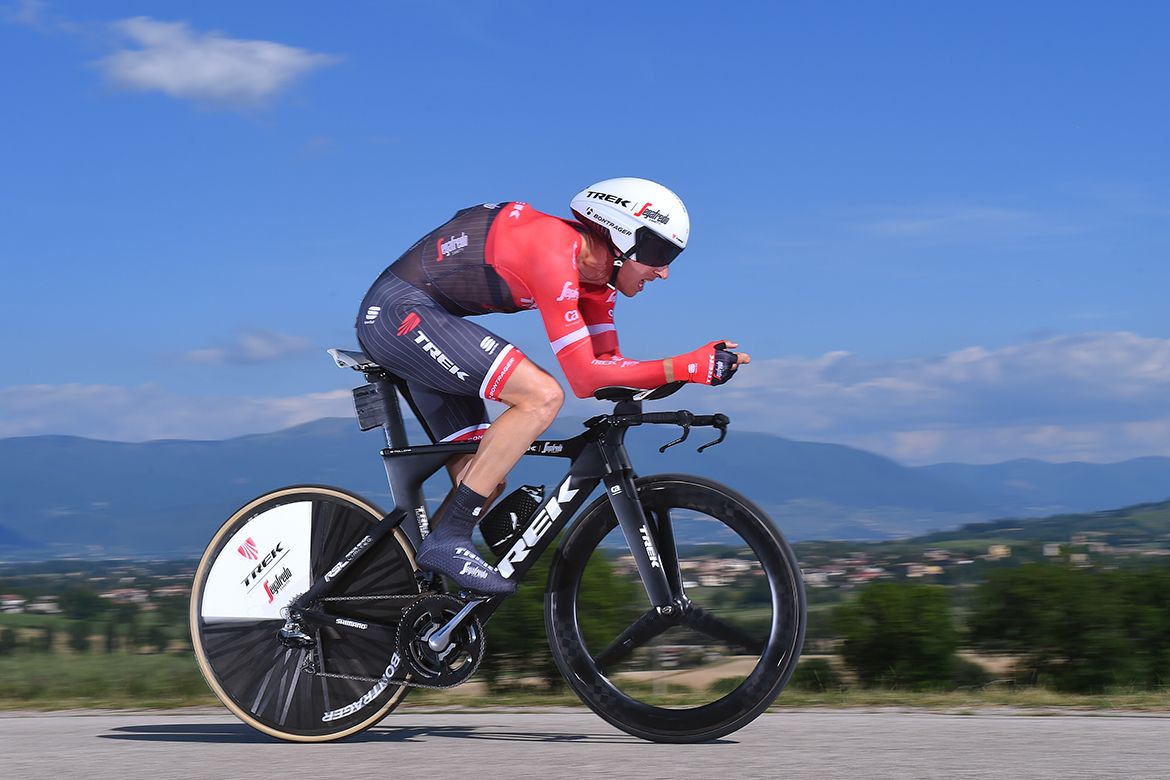 Bauke Mollema racing the Giro d'Italia's stage 10 time trial