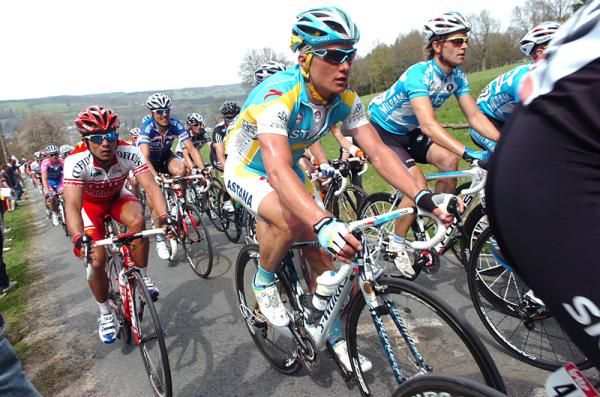 Alexandre Vinokourov (Astana) looks calm on the C&ocirc;te de Stockeu.
