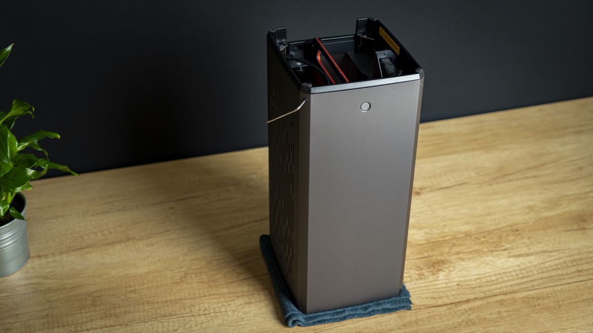 Louqe Raw S1 Review: the Future of Minimal Mini-ITX | Tom's Hardware
