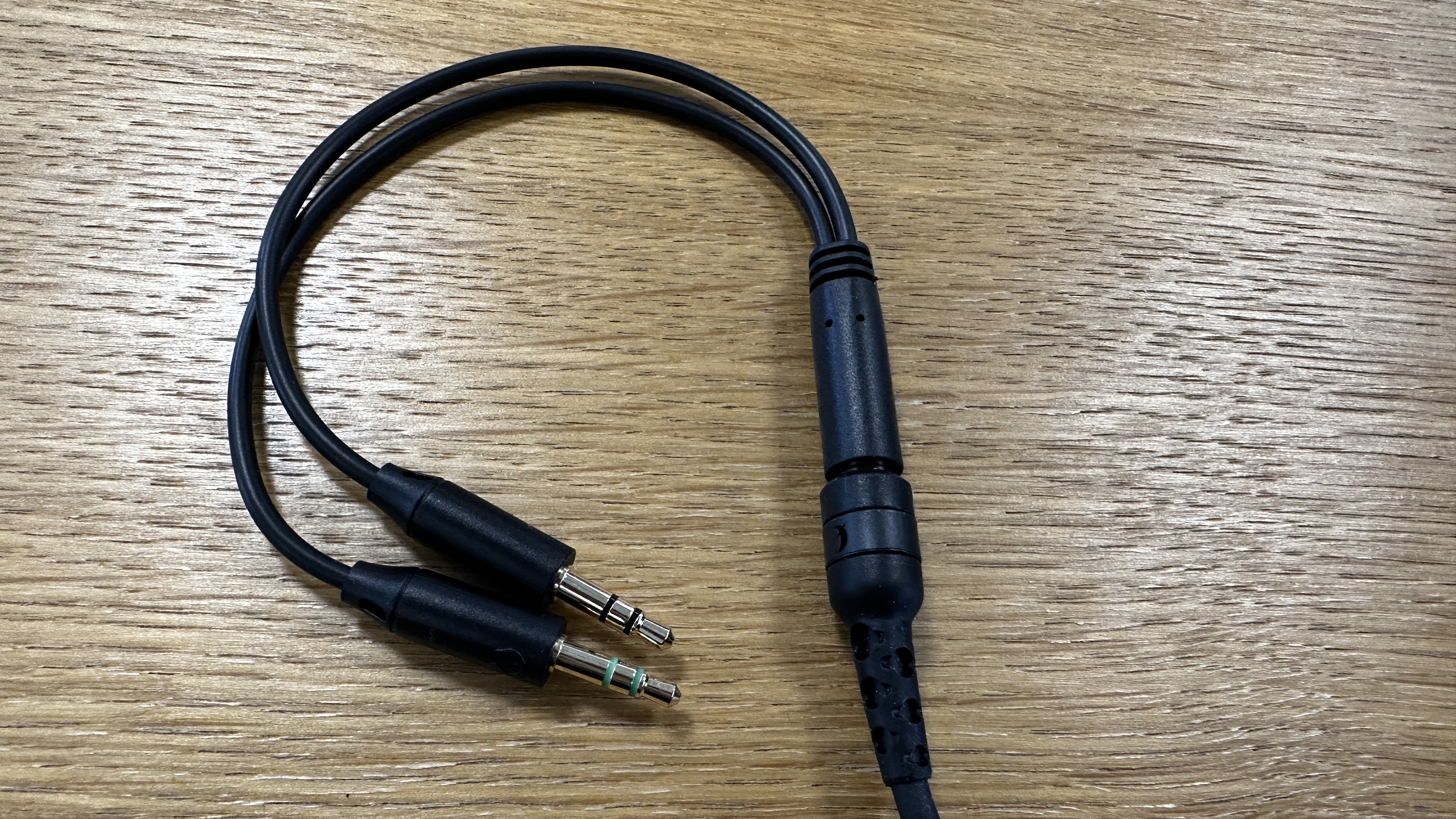 The headphone and microphone splitter for the Rode NTH-100M