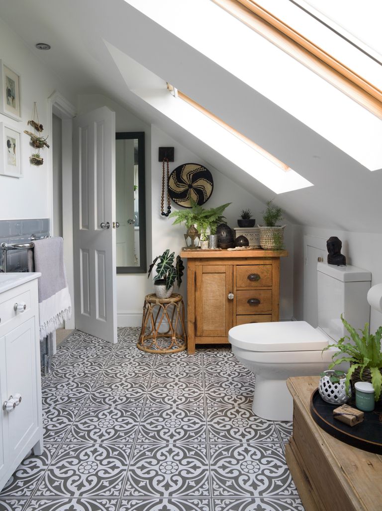 39 Small Bathroom Ideas To Make The Most Of Your Tiny Space Real Homes - Small 1 2 Bathroom Ideas