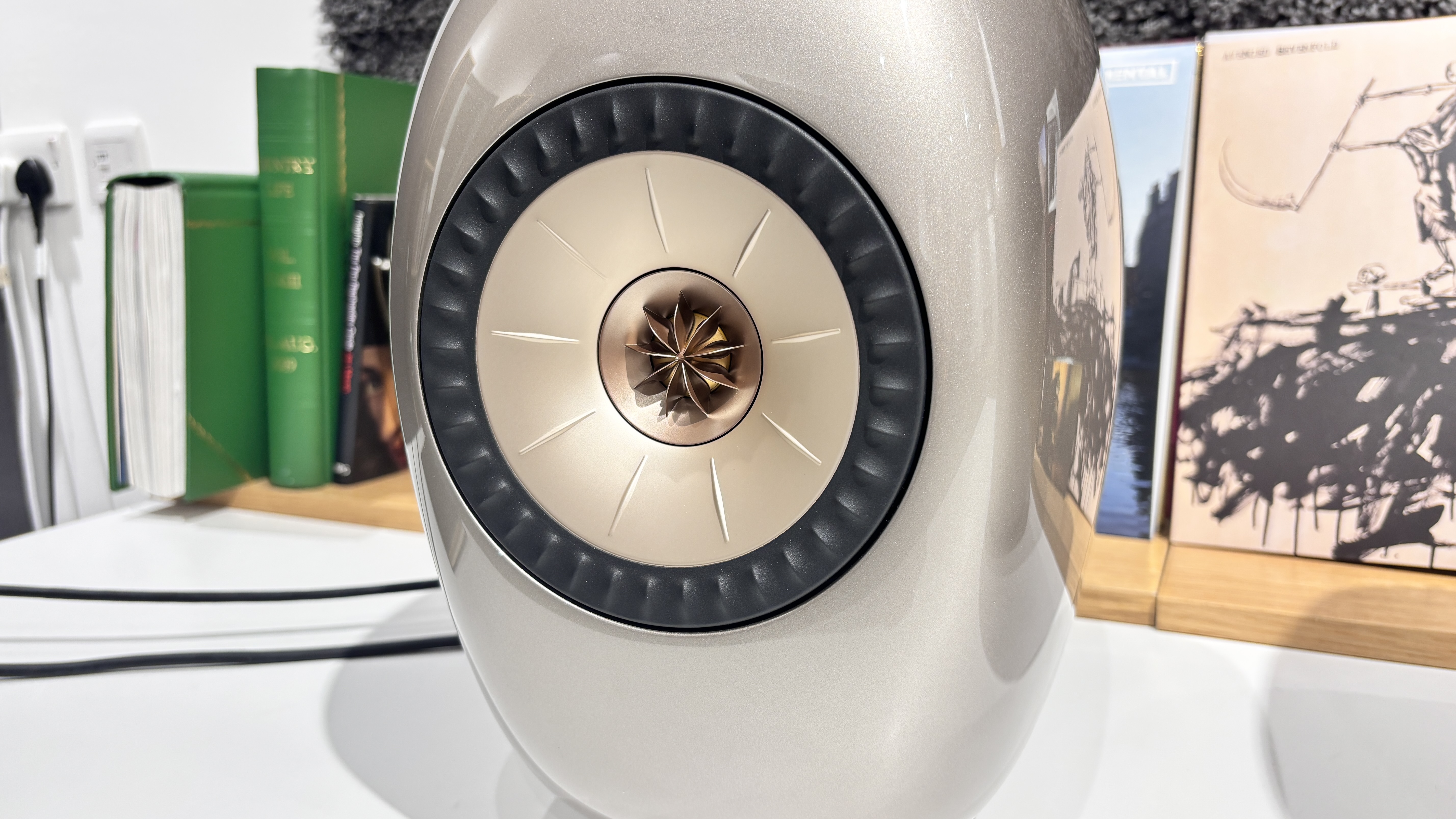 KEF LS Luxe wireless speaker cabinet Uni-Q array close up shot