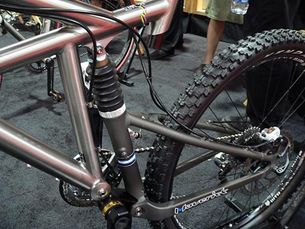 Seven licenses the Monolink design from Maverick.