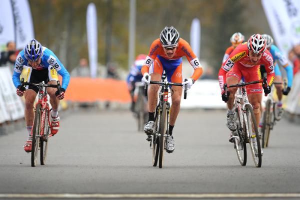 David Van Der Poel (Ned) out-sprints Arnaud Grand (Sui) for the final podium spot