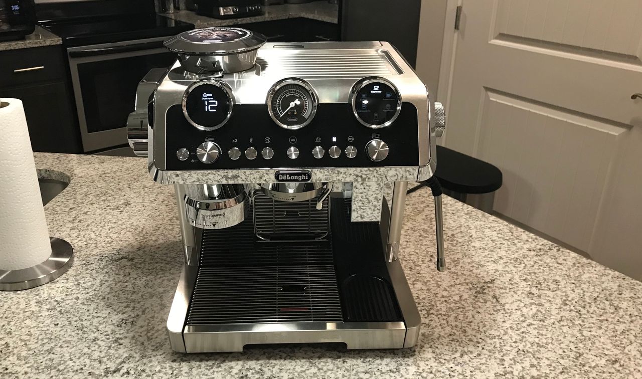 De'Longhi La Specialista Maestro on a countertop