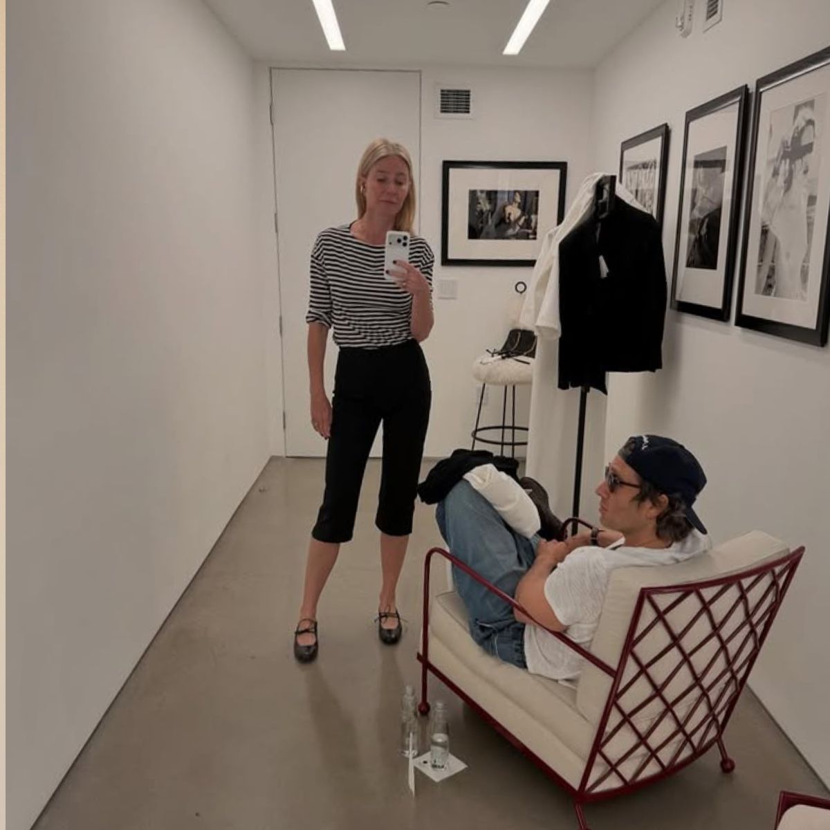 An image of Gwyneth Paltrow wearing capri leggings with ballet flats.