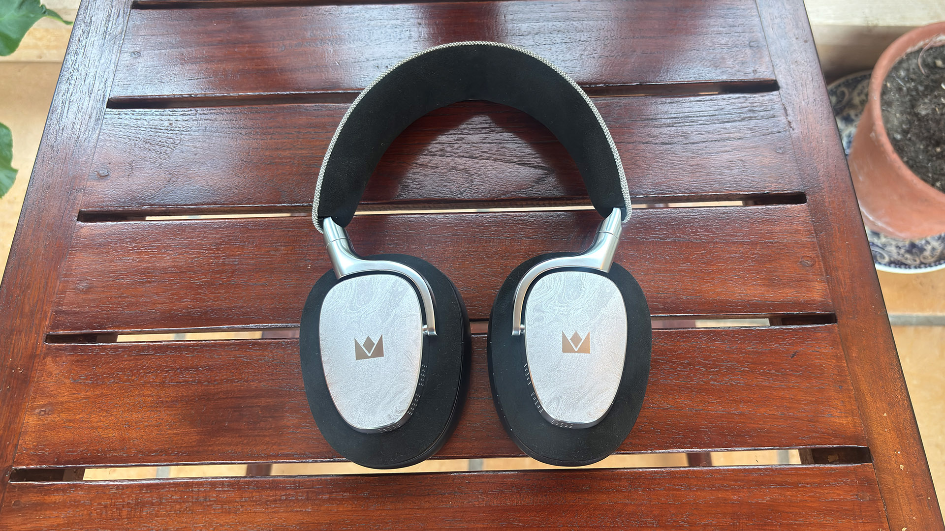 Noble Fokus Artemis over-ear headphones