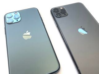 iPhone 11 Pro Midnight Green and Space Black side by side
