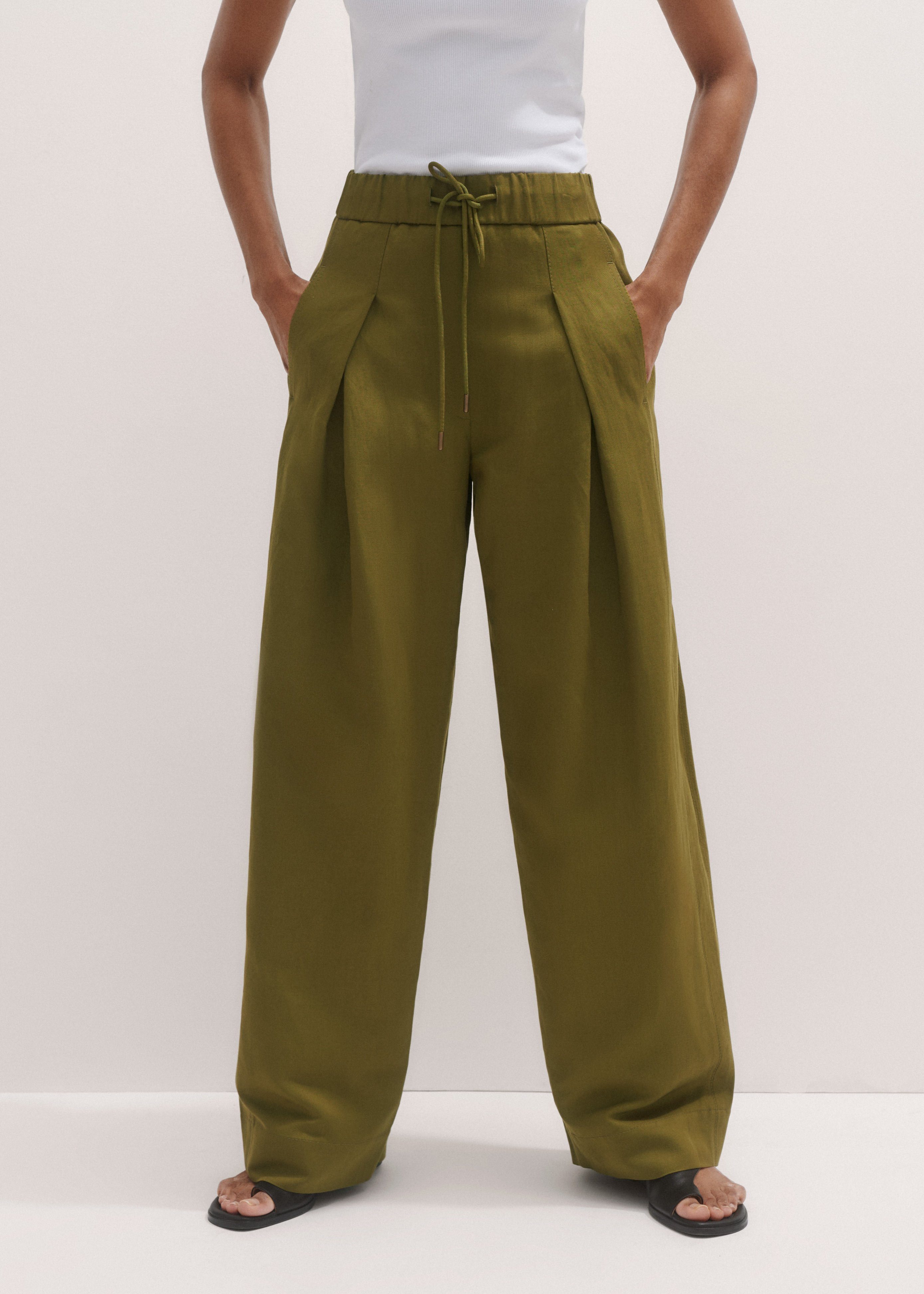Italian Linen Blend Relaxed Taper Trouser