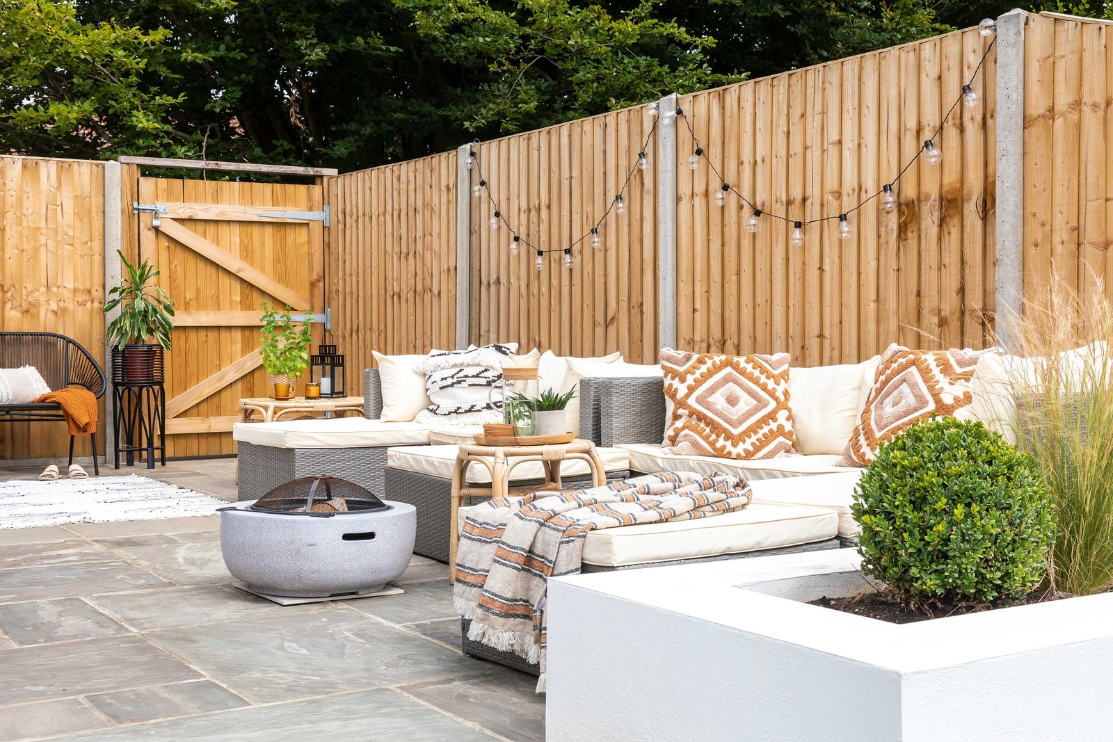 Garden fence decoration ideas: 13 ways to pep up your plot's perimeter ...