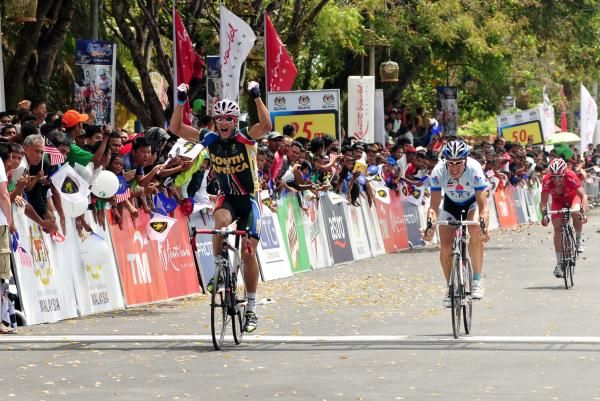 Jay Thomson (South Africa) beats Thomas Erler (Tabriz Petrochemicals) in Chukai
