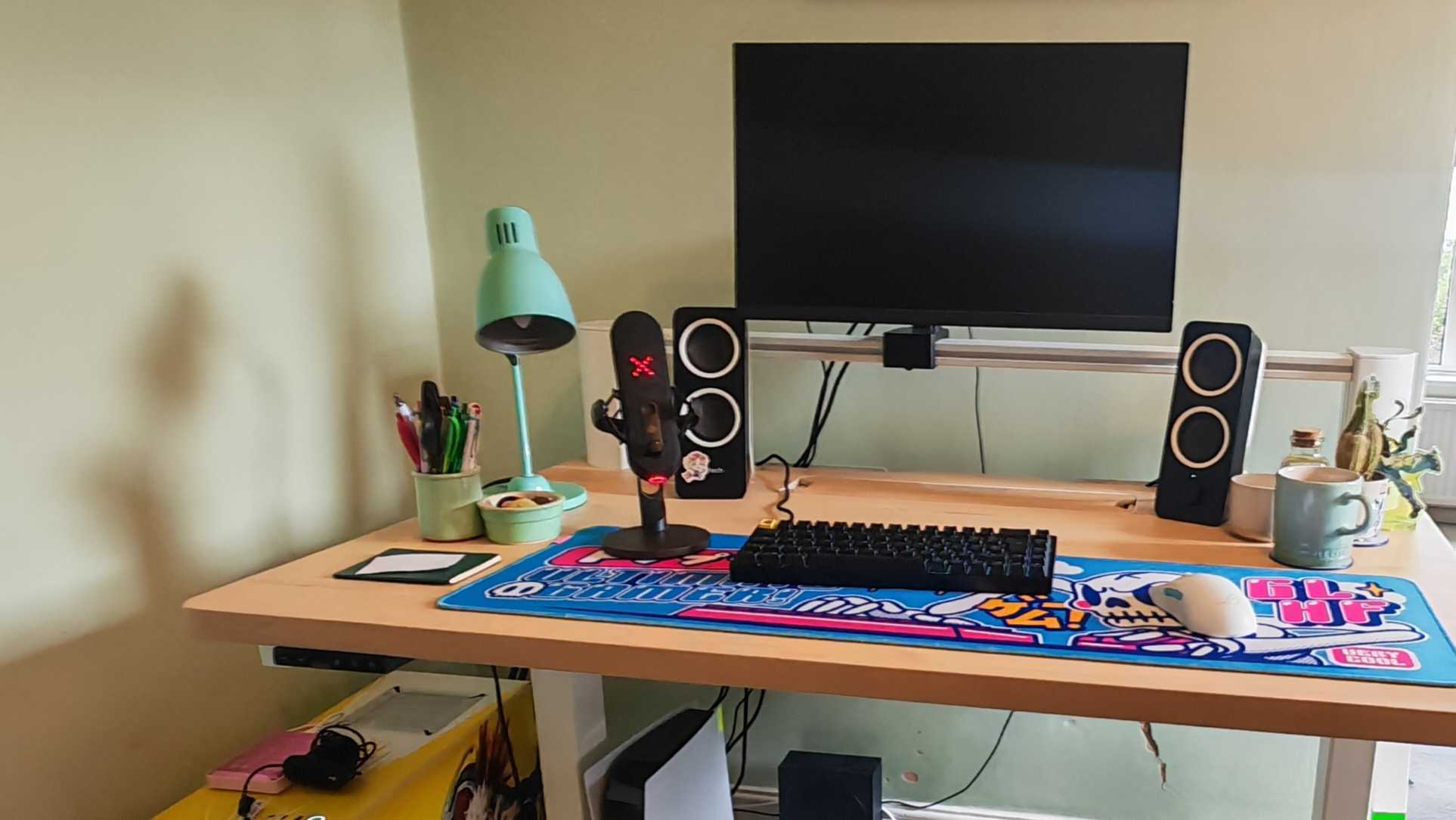 The Corsair Platform:4 Elevate gaming desk.