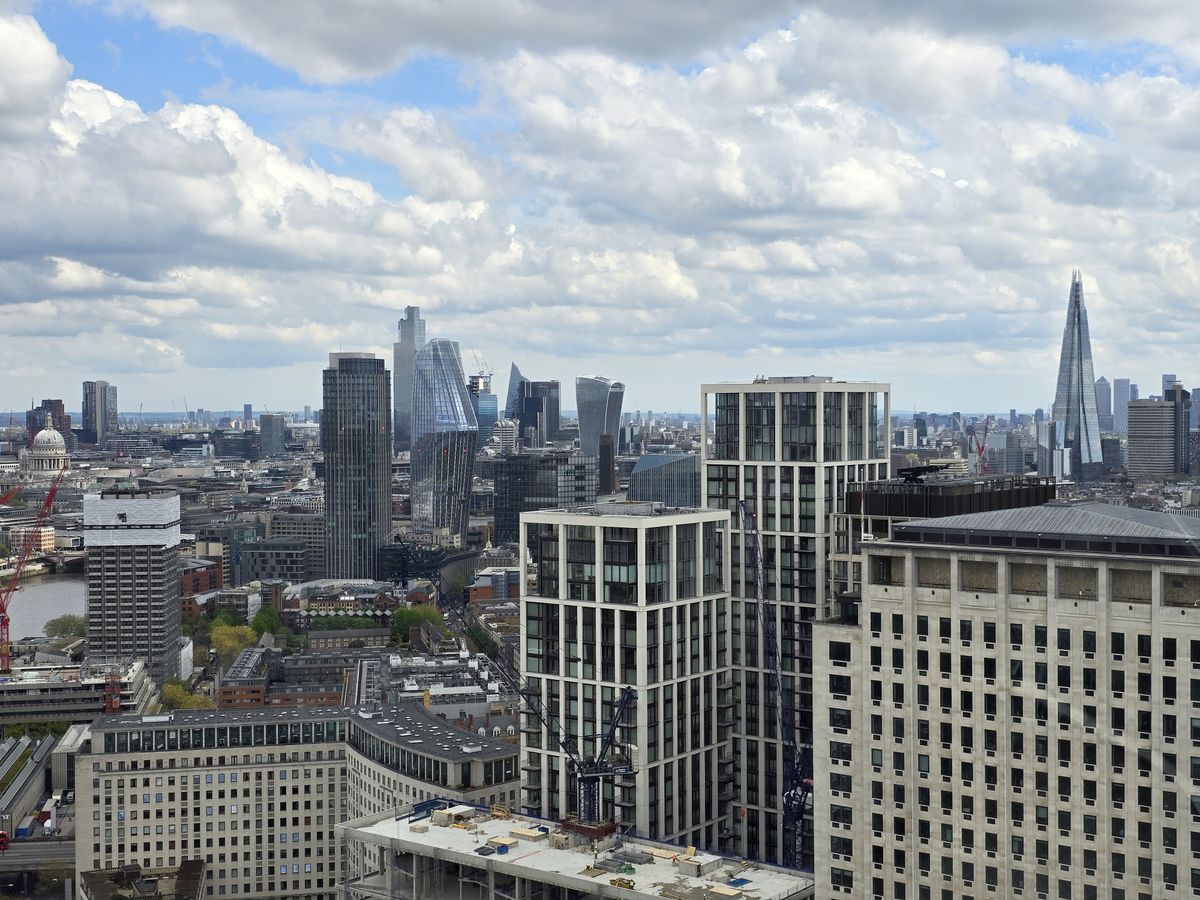 iPhone 15 Pro Max vs. Galaxy S24 Ultra vs. Pixel 8 Pro London Eye photos