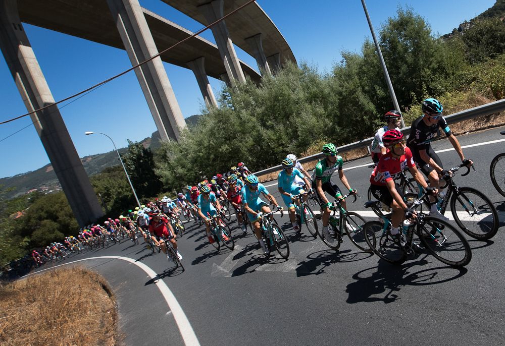 The peloton in action during stage 2 of the 2016 Vuelta