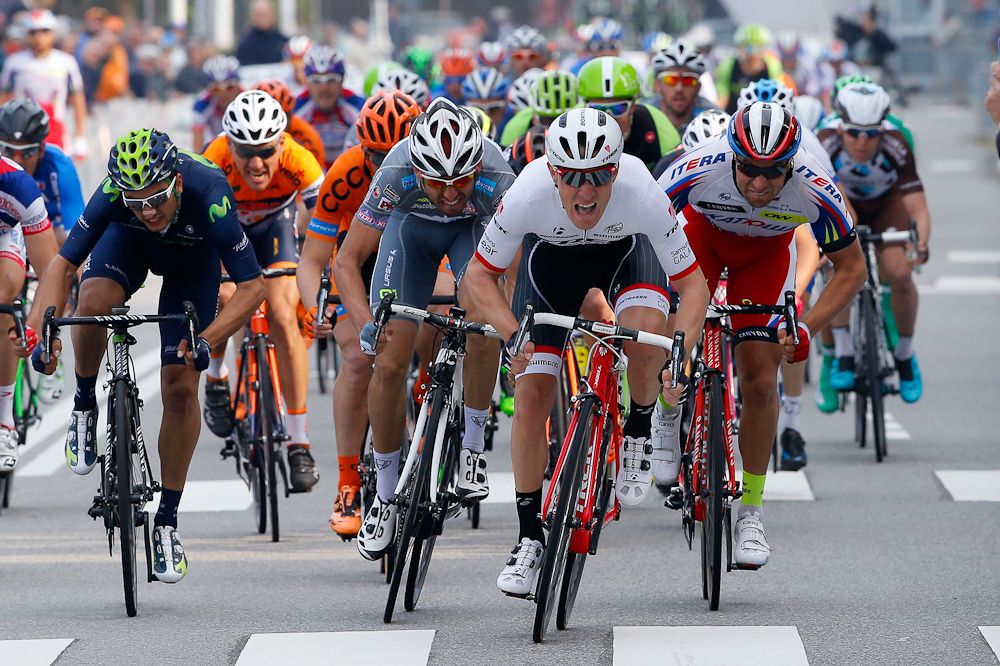 Giacomo Nizzolo wins the sprint.