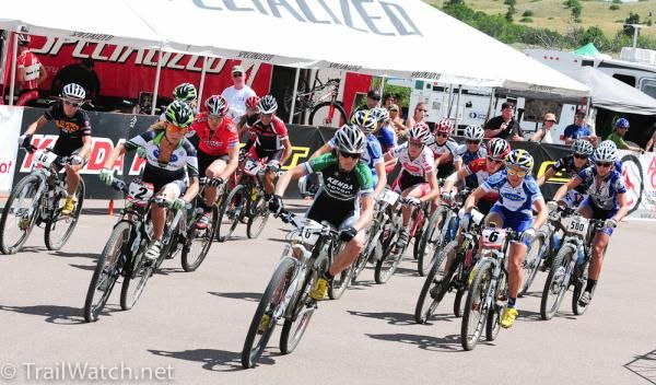 Women's start led by Mary McConneloug (Kenda-Seven-No Tubes).