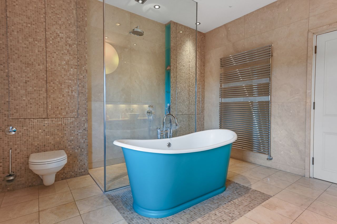 Images of a home in Vanbrugh terrace