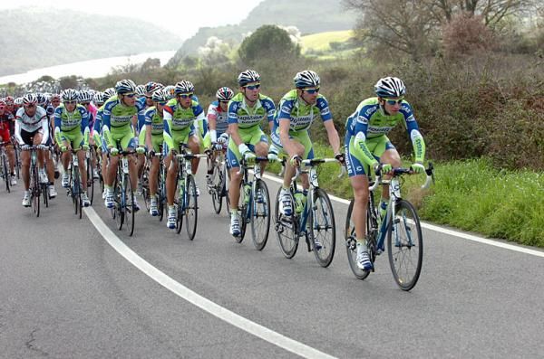 The team of race leader Roman Kreuziger, Liquigas - Doimo, sets tempo during stage three.