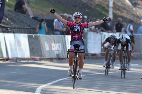 A first-ever win at Bay Series for Chloe Hosking (Total Rush). Melissa Hoskins (GreenEDGE) and Rochelle Gilmore (BikeExchange) sprint for second and third