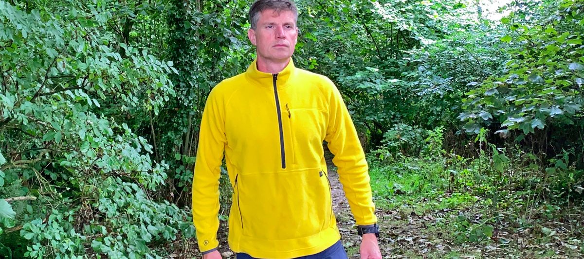 Man wearing Artilect Halfmoon Bio Pullover