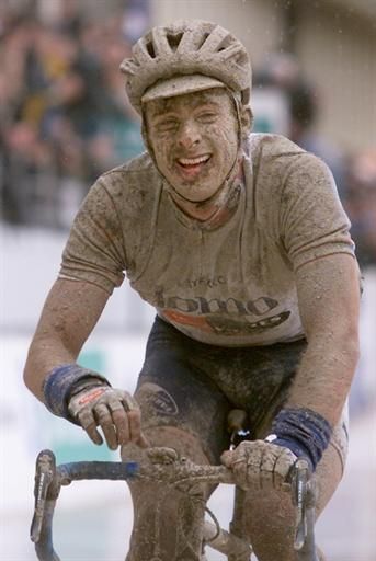 Servais Knaven won a very muddy race in 2001